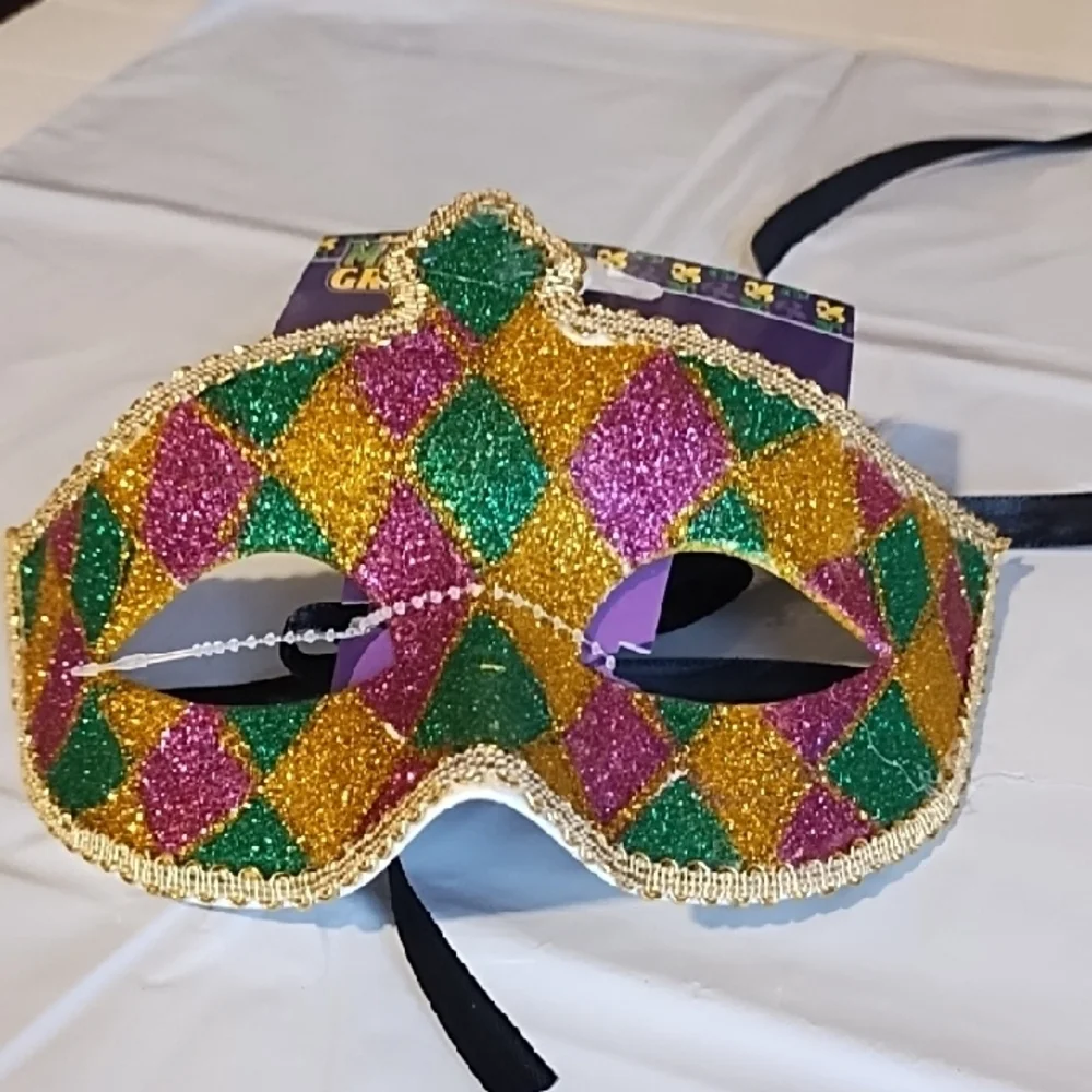 Mardi Gras NWT Colorful Glitter Masquerade Mask With Tie. I Have 2 Left. Pretty.